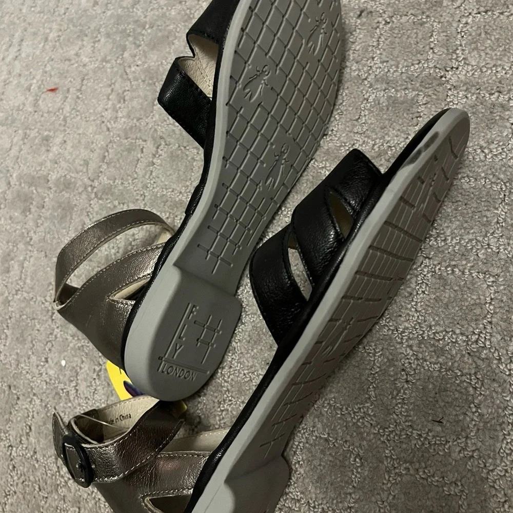 NWT London Fly Sandals - Picture 3 of 8